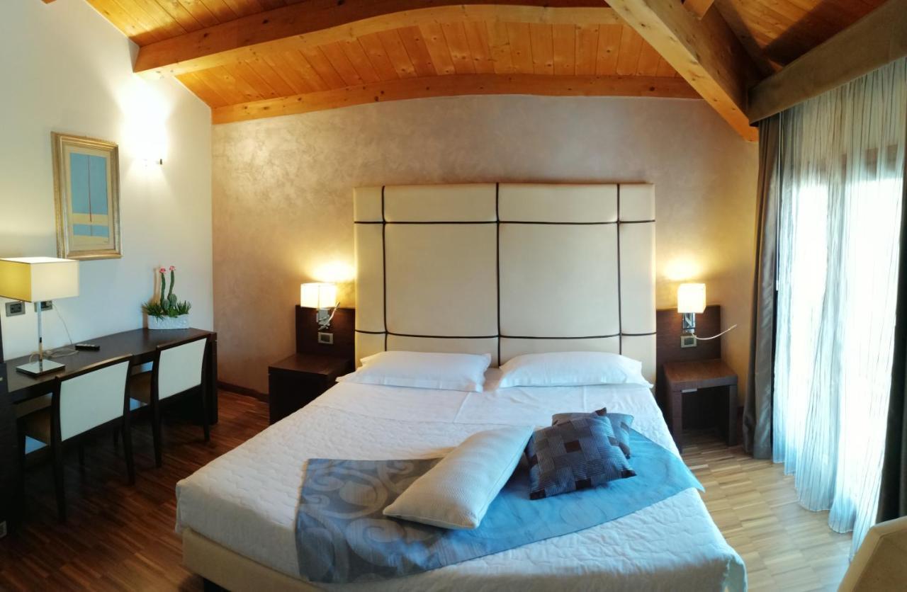 Albergo Minuetto Adria Bagian luar foto